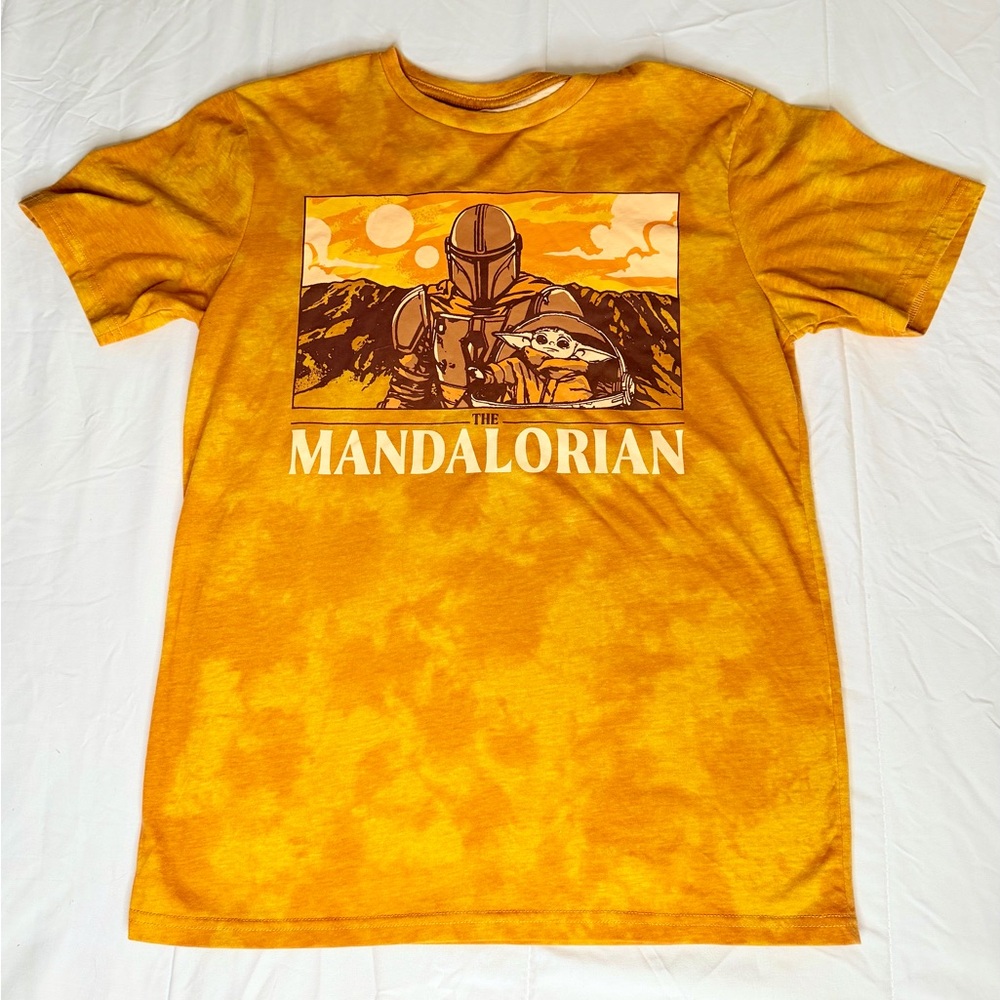 Star Wars‎ Mandalorian Golden  T-Shirt Grogu Graphic Tee Size Small NWOT